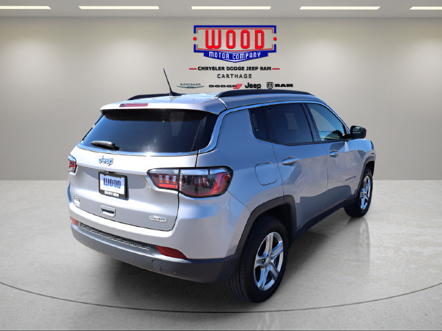 Used 2024 Jeep Compass Latitude AWD/4WD image 3