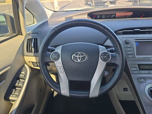 Used 2015 Toyota Prius Five FWD image 10