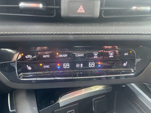 Used 2023 Buick Envision Preferred w/ Sport Touring Package AWD/4WD image 10