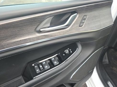 Used 2022 Jeep Grand Cherokee L Overland image 16