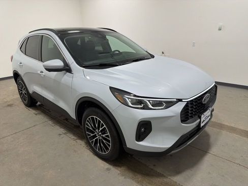 New 2026 Ford Escape SE w/ PHEV Premium Package image 3