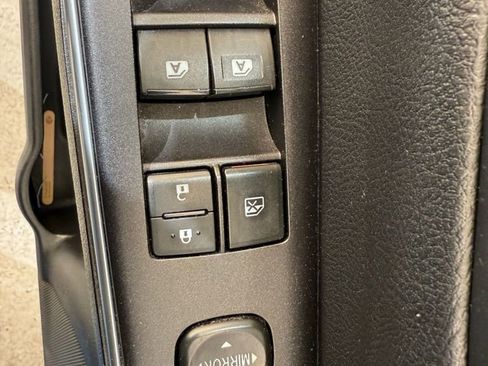 Used 2017 Toyota Camry SE image 12