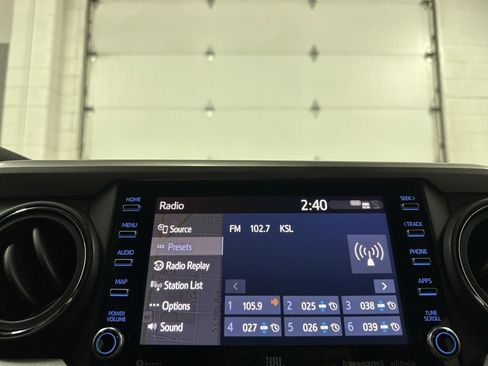 Used 2022 Toyota Tacoma Limited image 27