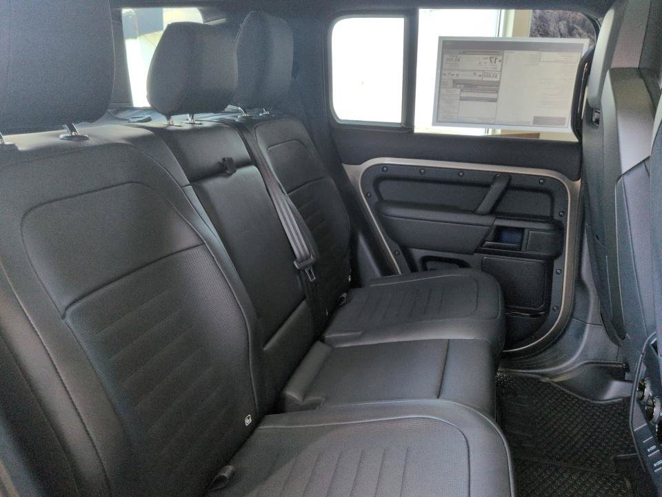 New 2026 Land Rover Defender 110 AWD/4WD image 27