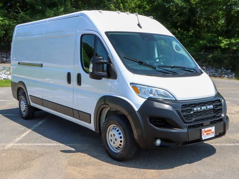 Used 2024 RAM ProMaster 2500 w/ Convenience Group FWD image 5