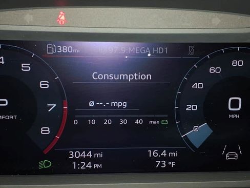 Certified 2025 Audi Q3 2.0T Premium w/ Convenience Package image 9