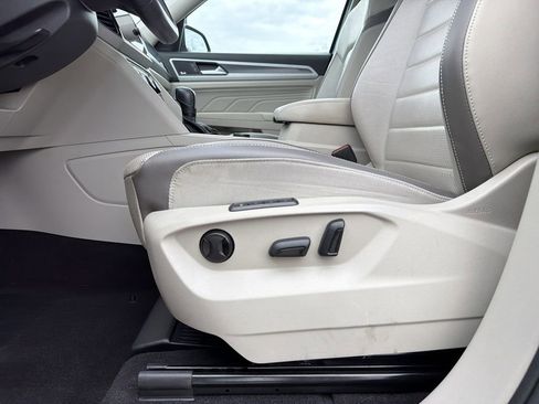 Used 2021 Volkswagen Atlas SEL Premium image 23