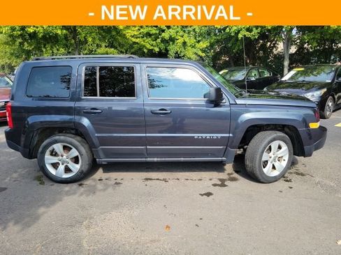 Used 2014 Jeep Patriot Latitude FWD image 2