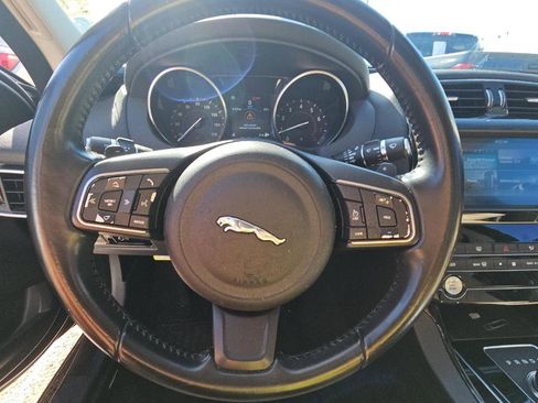 Used 2018 Jaguar XE Premium image 10