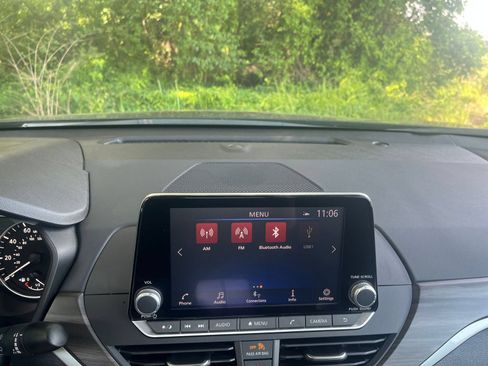 Used 2025 Nissan Altima 2.5 SV FWD image 33