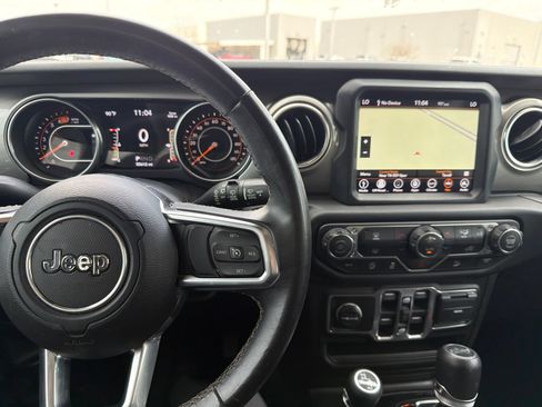 Used 2018 Jeep Wrangler Unlimited Sahara AWD/4WD image 12