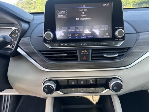 Used 2025 Nissan Altima 2.5 SV FWD image 28