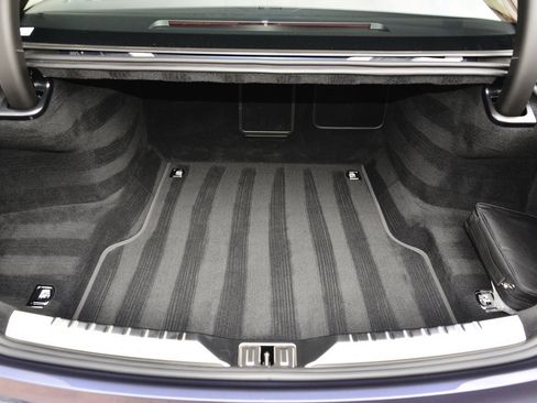 Used 2021 Bentley Flying Spur V8 image 18