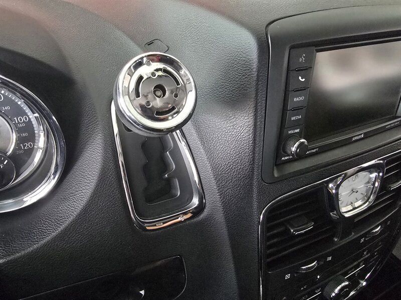 Used 2015 Chrysler Town & Country Touring w/ Driver Convenience Group FWD image 22