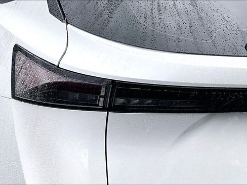 Used 2023 Nissan Ariya AWD image 22