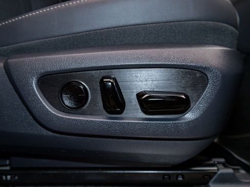 Used 2025 Lexus GX 550 w/ Accessory Package (2T) image 25