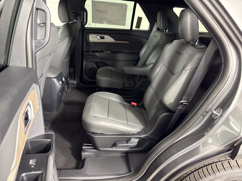 New 2027 Ford Explorer Active w/ Active Comfort Package RWD image 24