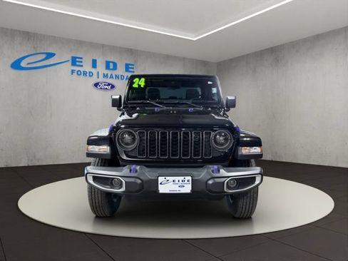 Used 2024 Jeep Gladiator Sport AWD/4WD image 7