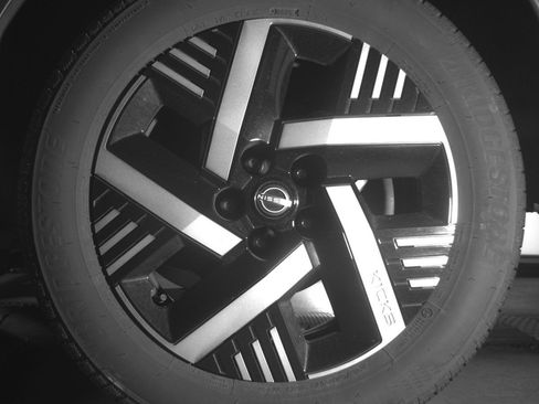 Used 2025 Nissan Kicks SV image 14