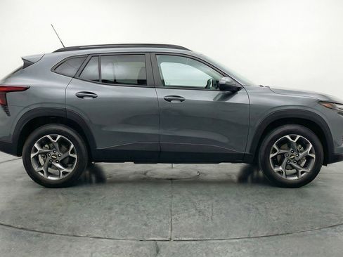 Used 2025 Chevrolet Trax LT image 11