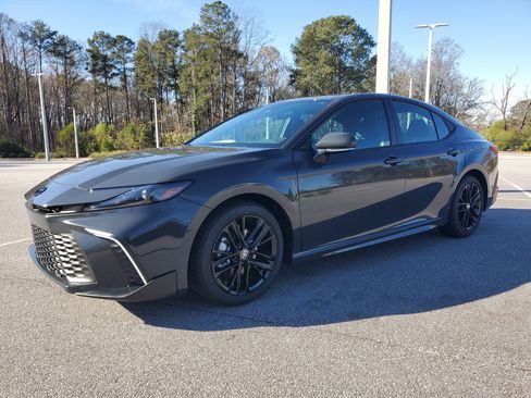 New 2026 Toyota Camry SE image 3