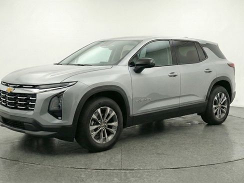 Used 2025 Chevrolet Equinox LT FWD image 3