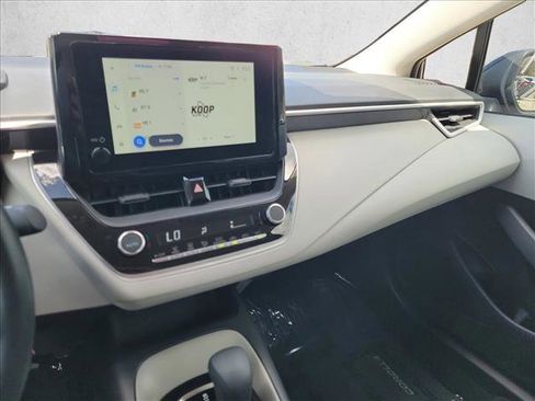 Used 2025 Toyota Corolla LE image 21