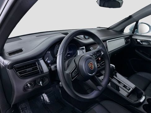 Used 2024 Porsche Macan image 4
