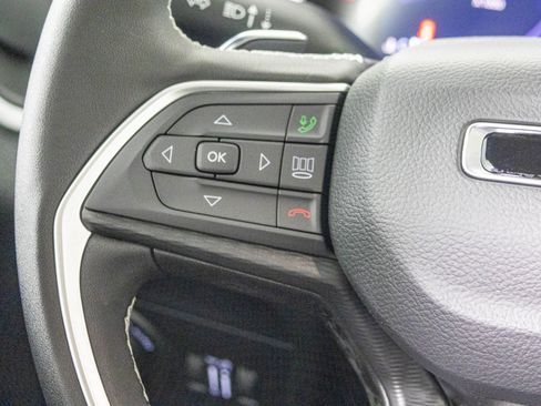 New 2025 Jeep Grand Cherokee Altitude image 32