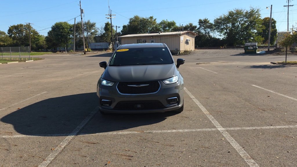 Used 2025 Chrysler Pacifica Select FWD image 3