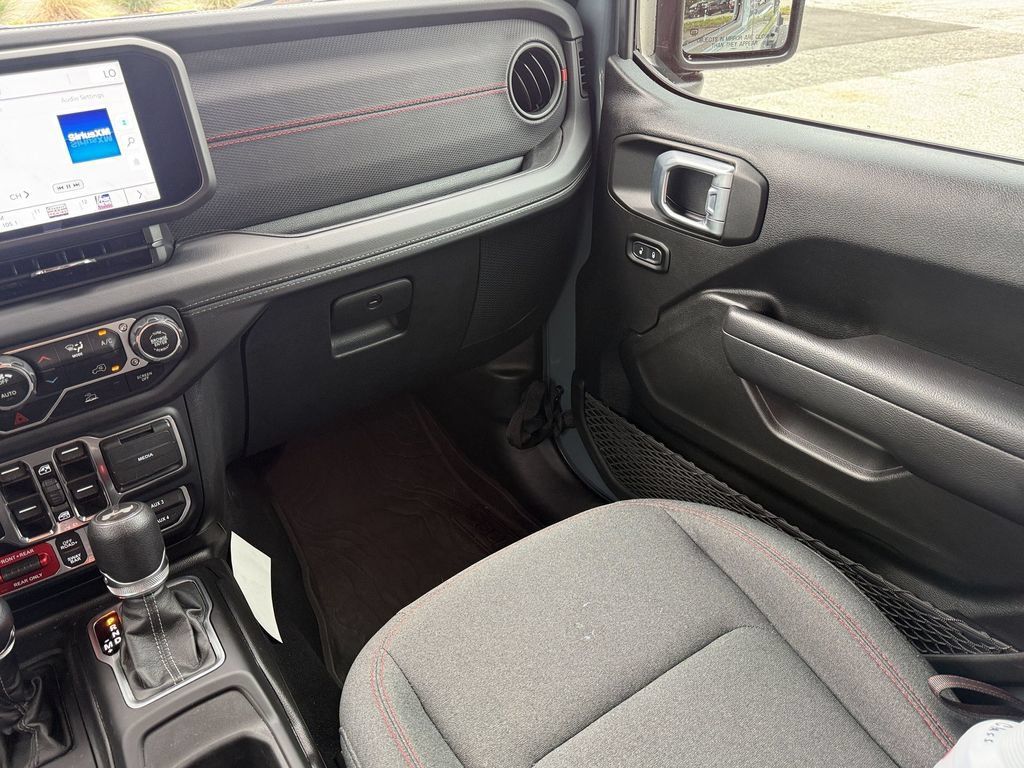 Used 2024 Jeep Wrangler Unlimited Rubicon AWD/4WD image 17