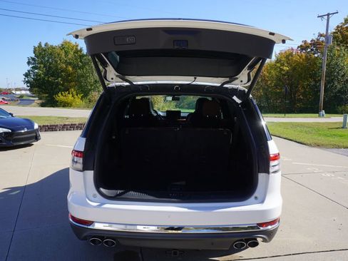 Used 2020 Lincoln Aviator Reserve w/ Equipment Group 201A image 4