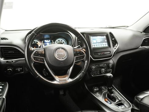 Used 2020 Jeep Cherokee Latitude Plus w/ Cold Weather Group image 18