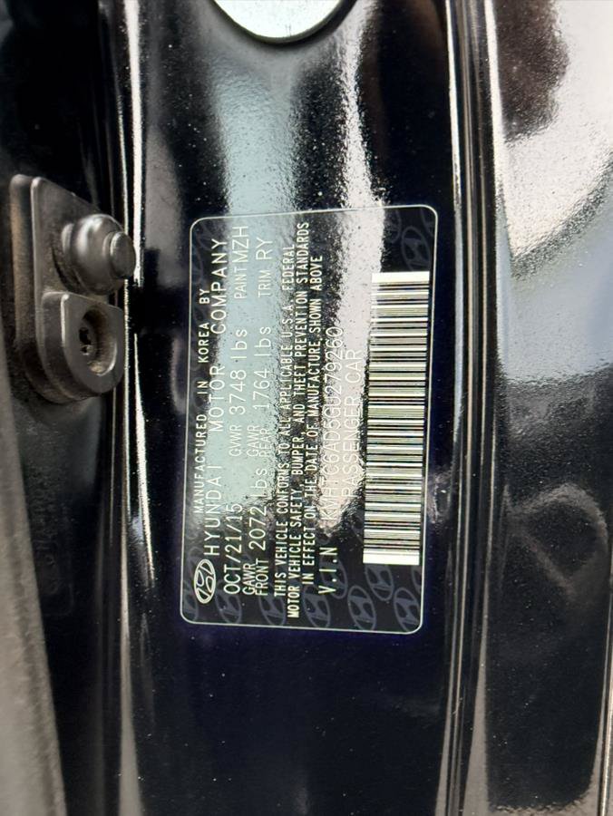 Used 2016 Hyundai Veloster FWD image 27