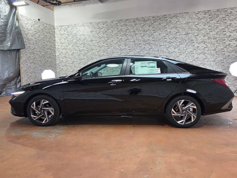 New 2026 Hyundai Elantra Limited FWD image 4