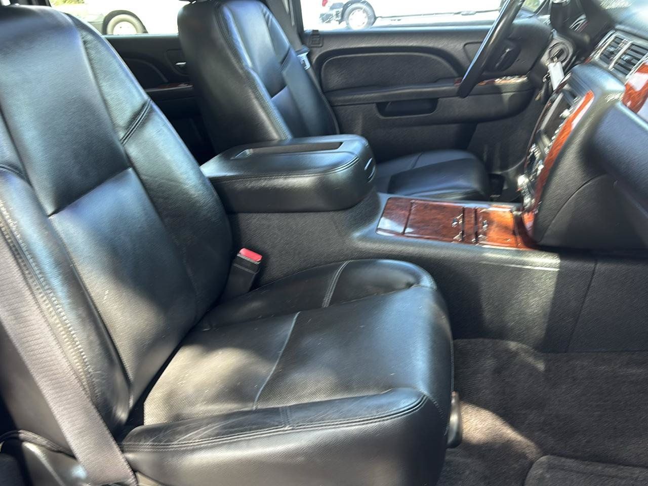 Used 2011 Chevrolet Avalanche LTZ AWD/4WD image 24