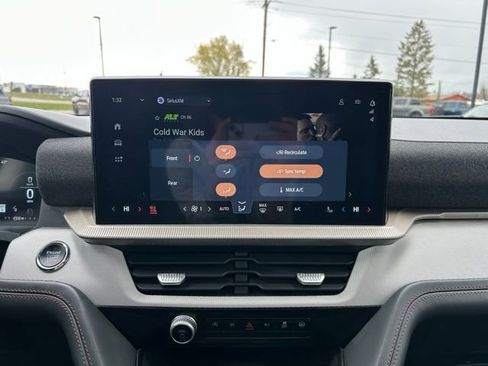 Used 2025 Ford Explorer Active w/ Active Comfort Package AWD/4WD image 19