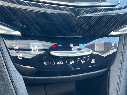 Certified 2025 Cadillac XT6 Premium Luxury image 28