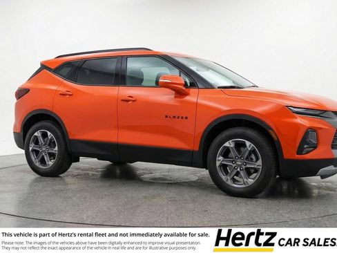 Used 2025 Chevrolet Blazer LT FWD image 1