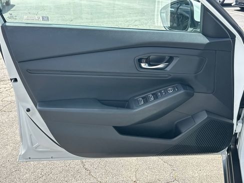 Used 2023 Honda Accord EX image 11