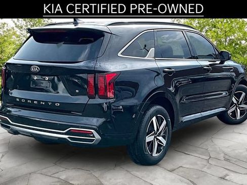 Certified 2021 Kia Sorento S FWD image 2