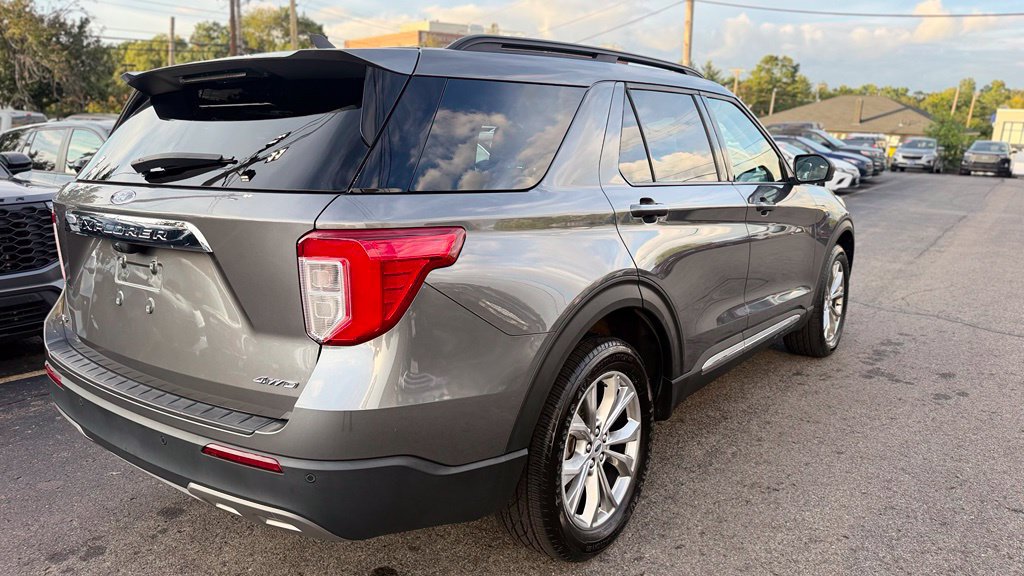Used 2023 Ford Explorer XLT w/ Equipment Group 202A AWD/4WD image 8