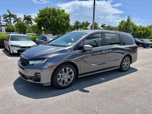 New 2026 Honda Odyssey Touring image 3