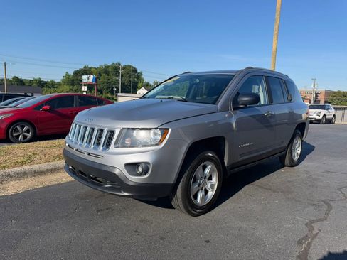 Used 2016 Jeep Compass Sport w/ Power Value Group FWD image 3