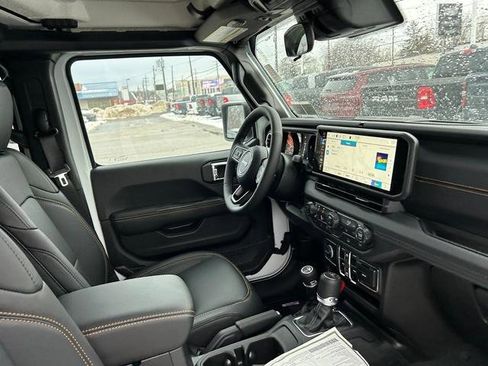 New 2025 Jeep Gladiator Sport image 31