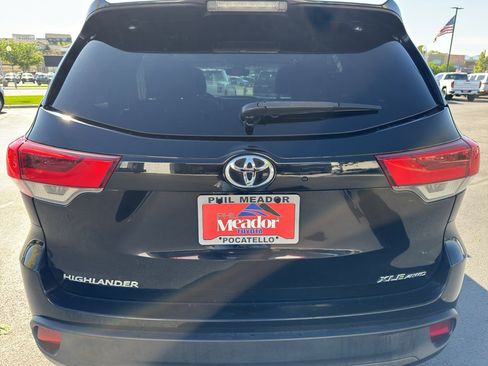 Used 2019 Toyota Highlander XLE AWD/4WD image 3