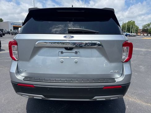 Used 2023 Ford Explorer XLT w/ Equipment Group 202A AWD/4WD image 8
