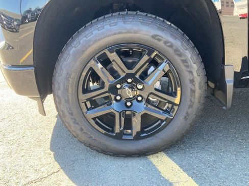 New 2025 Chevrolet Silverado 1500 High Country w/ Midnight Edition image 25