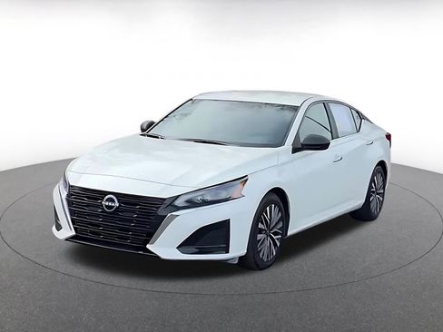 Used 2025 Nissan Altima 2.5 SV image 4