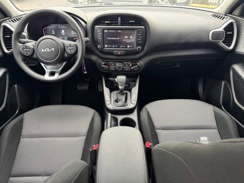 Certified 2023 Kia Soul LX w/ LX Technology Package image 12